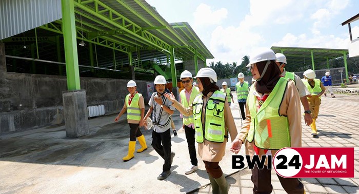 bupati_bwi_ipuk_tinjau_tpst_sampah.jpg