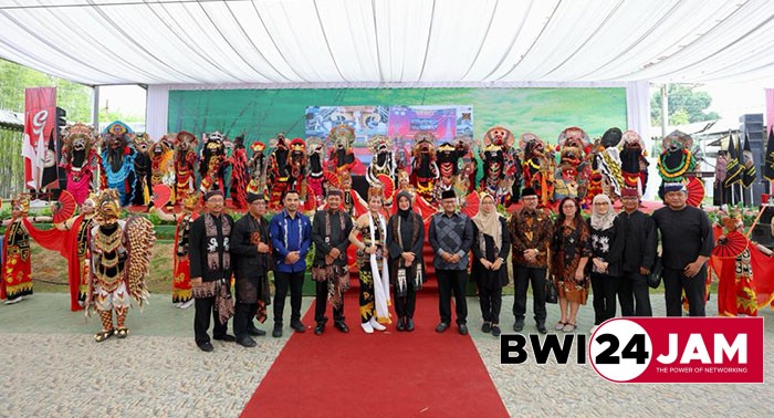 bupati_ipuk_di_hut_ikawangi_jambi.jpg