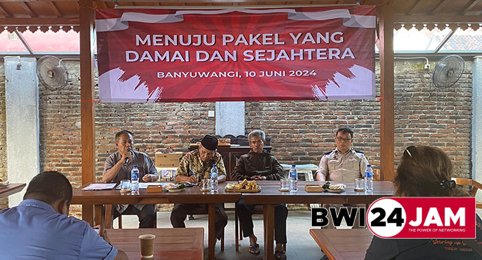 diskusi_bersama_warga_desa_pakel_banyuwangi.jpg