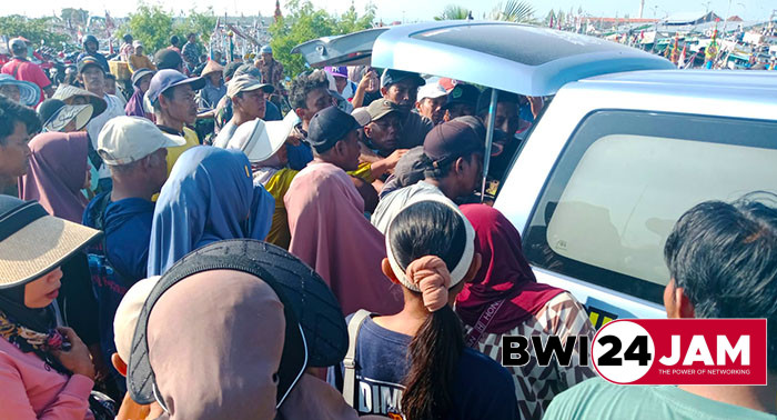 evakuasi_korban_ke_mobil_siaga_Pos_TNI_AL_muncar2025.jpg