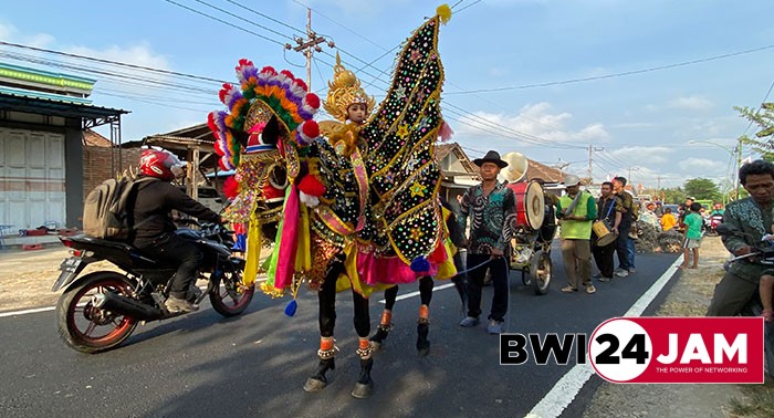 jaran_kencak_dan_seni_terbang_kuntulan_banyuwangi.jpg