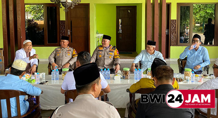 kapolresta_banyuwangi_dan_kh_masykur_ali_di_ponpes_ibnu_sina_b.jpg