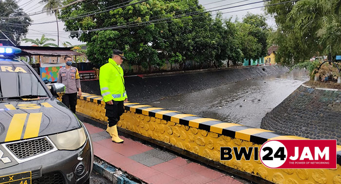 kapolsek_banyuwangi_pantau_hujan_deras.jpg