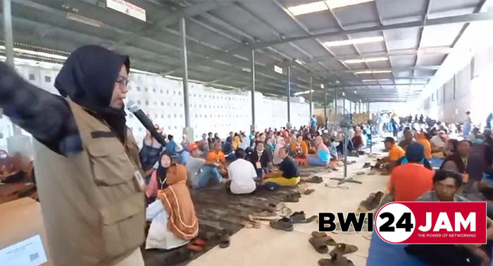 kpu_banyuwangi_sortir_dan_lipat_surat_suara.jpg