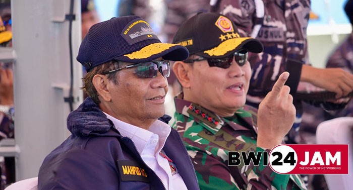 mahfud_md_saksikan_latgab_tni_2023_di_bwi.jpg