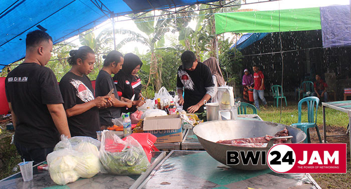 masak_utk_tahlilan_korban_siswi_mi_di_kalibaru_bwi2024.jpg