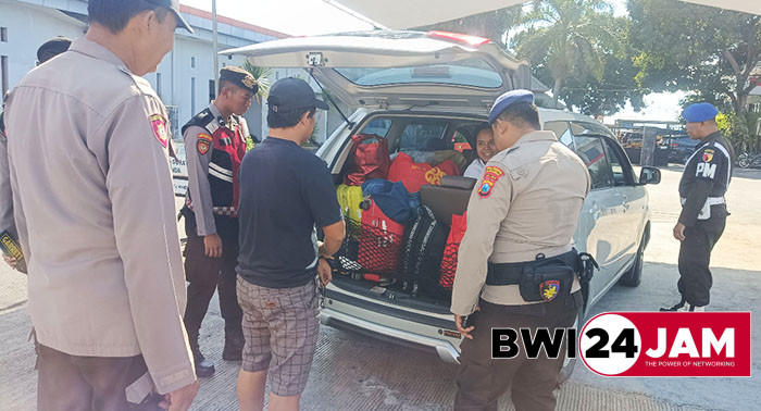 polisi_memeriksa_di_pelabuhan_ketapang_bwi2024.jpg