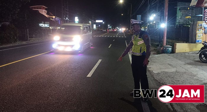 polisi_mendatangi_tkp_laka_lantas_dekat_rsi_fatimah_bwi.jpg