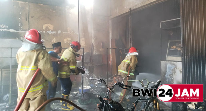 tempat_usaha_ayam_goreng_sfc_kebakaran_bwi2025.jpg
