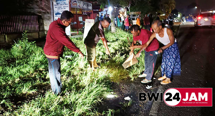 warga_menunjukkan_tkp_lakalantas_di_gtg_bwi2025.jpg