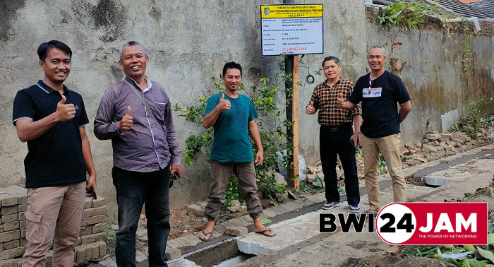 warga_perum_bunga_reisidence_bwi_dan_tim_kuasa_hukumnya.jpg